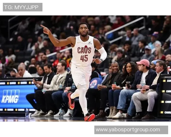 米切尔第三节火力全开8投6中三分1中3独得14分助队追分奋起反击 米切尔第三节火力全开8投6中三分1中3独得14分助队追分奋起反击