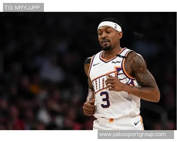 比尔首场比赛表现出色9投6中贡献12分2篮板1抢断1盖帽正负值5展现实力