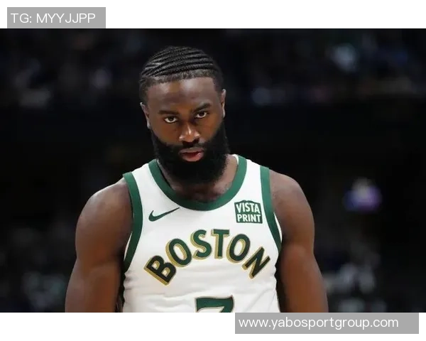 杰伦布朗盛赞安芬尼西蒙斯本赛季精彩表现展现无与伦比的实力